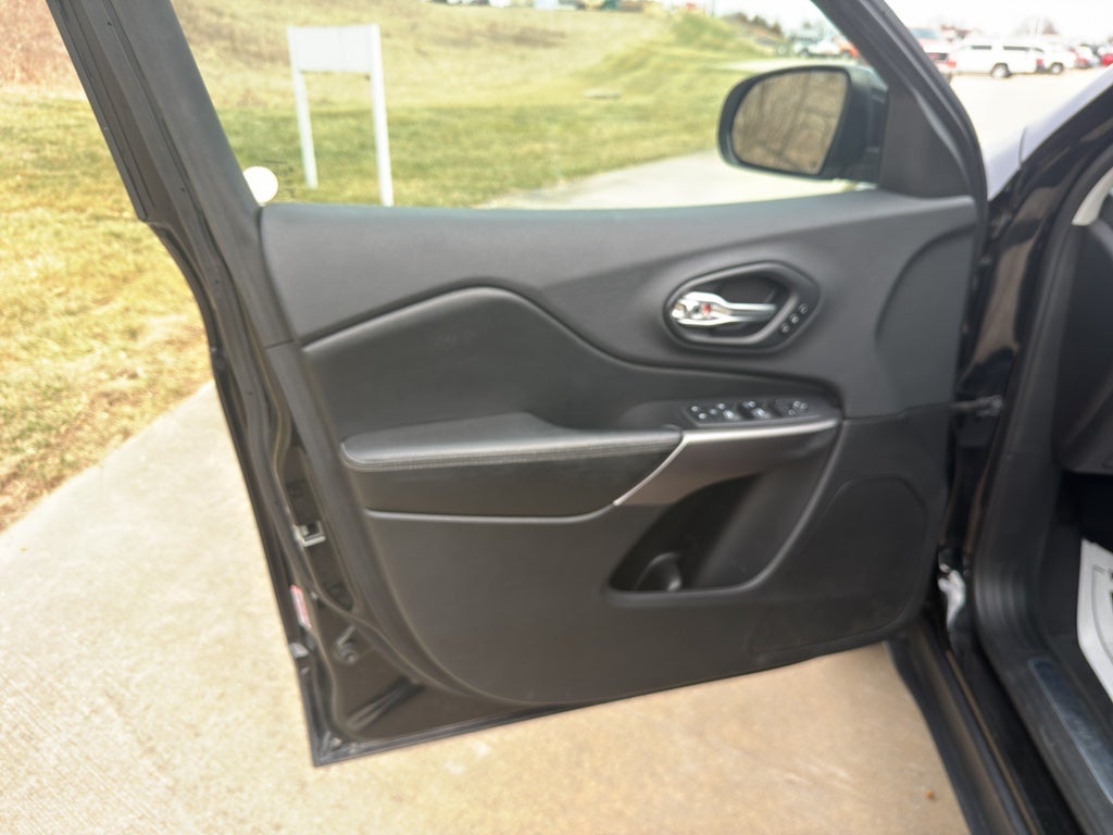 2019 Jeep Cherokee Limited FWD