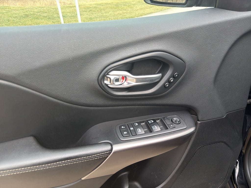 2019 Jeep Cherokee Limited FWD