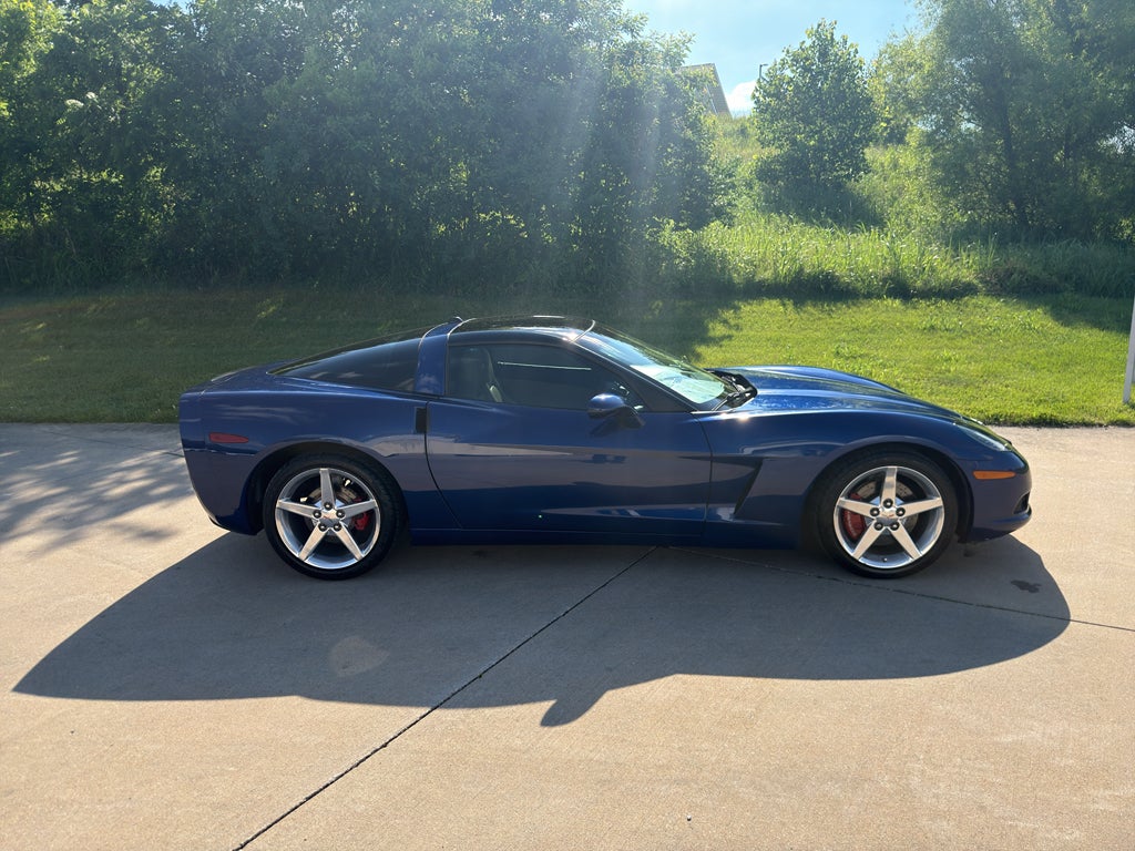 2005 Chevrolet Corvette Base