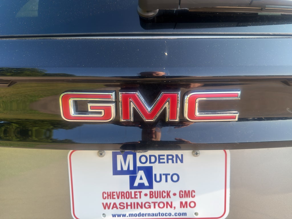 2025 GMC Acadia AT4