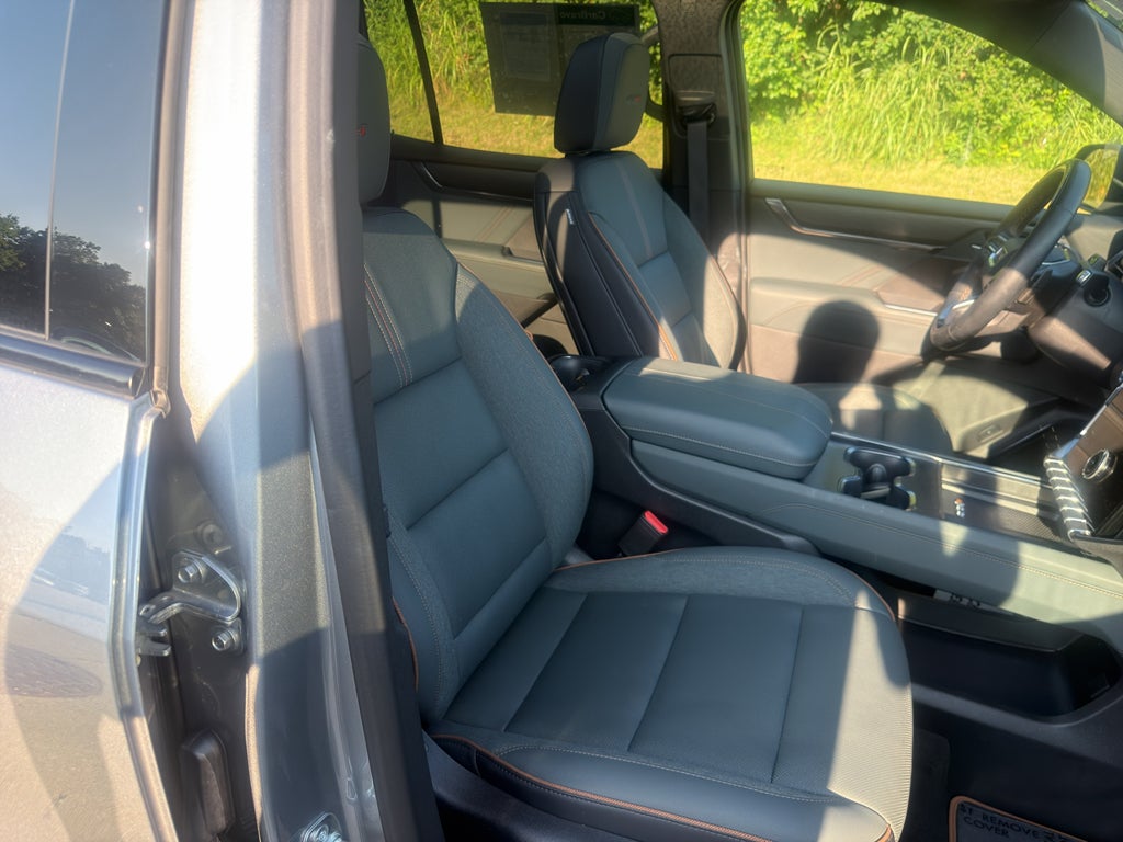 2025 GMC Acadia AT4