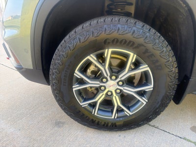 2025 GMC Acadia AT4