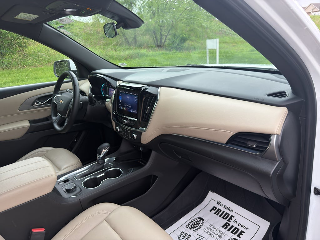 2023 Chevrolet Traverse LT Leather