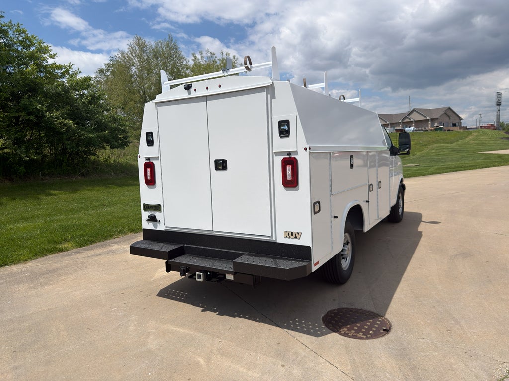 2026 Chevrolet Express Cutaway 3500 1WT