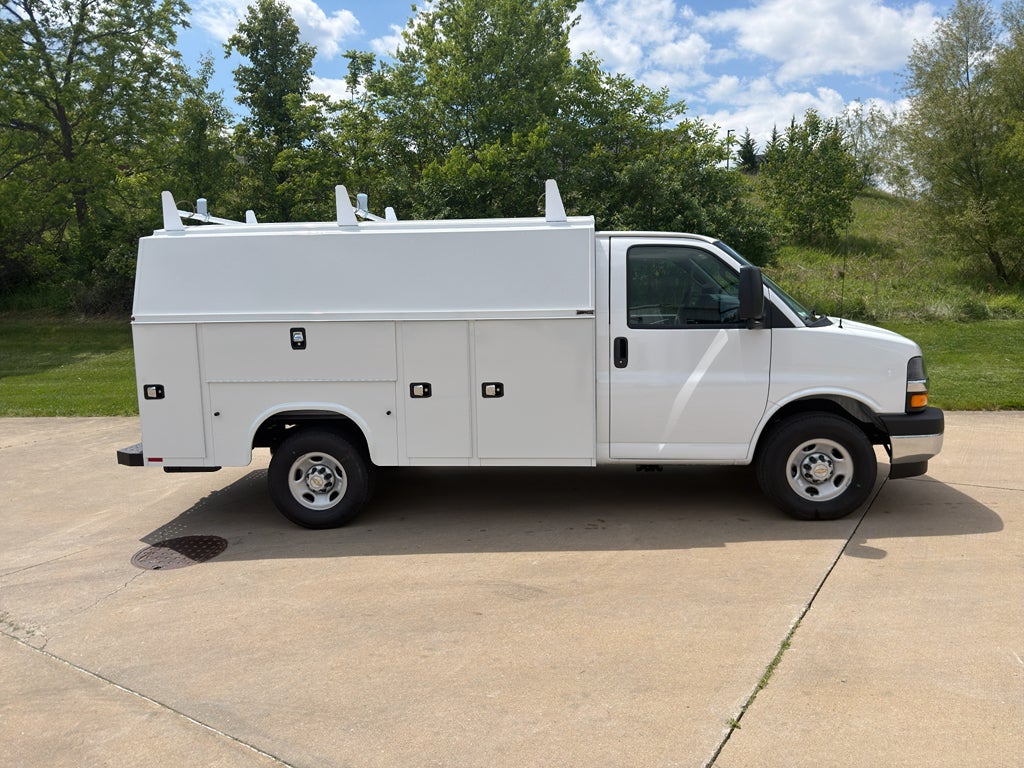 2026 Chevrolet Express Cutaway 3500 1WT