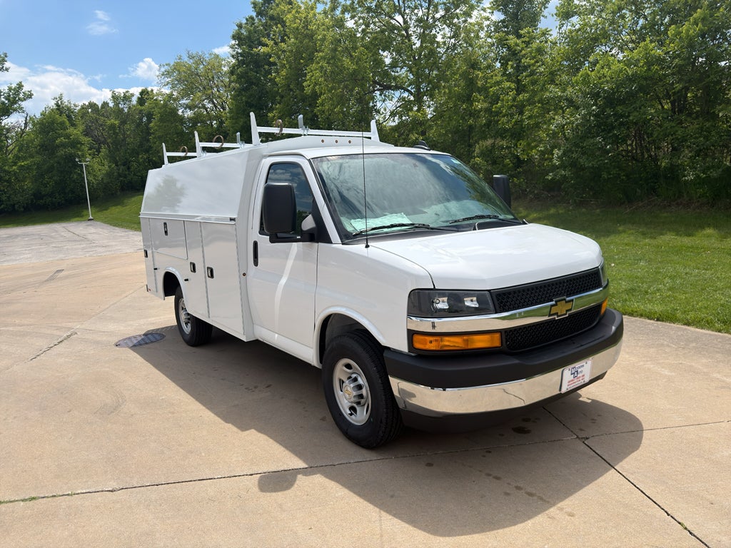 2026 Chevrolet Express Cutaway 3500 1WT