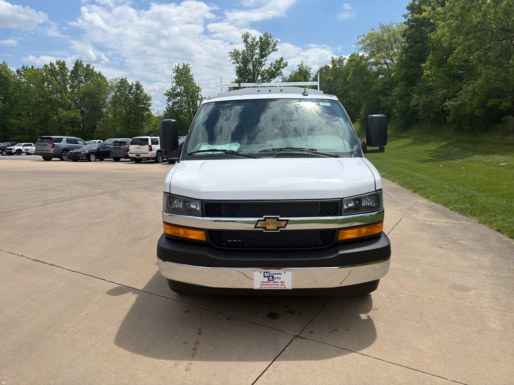2026 Chevrolet Express Cutaway 3500 1WT