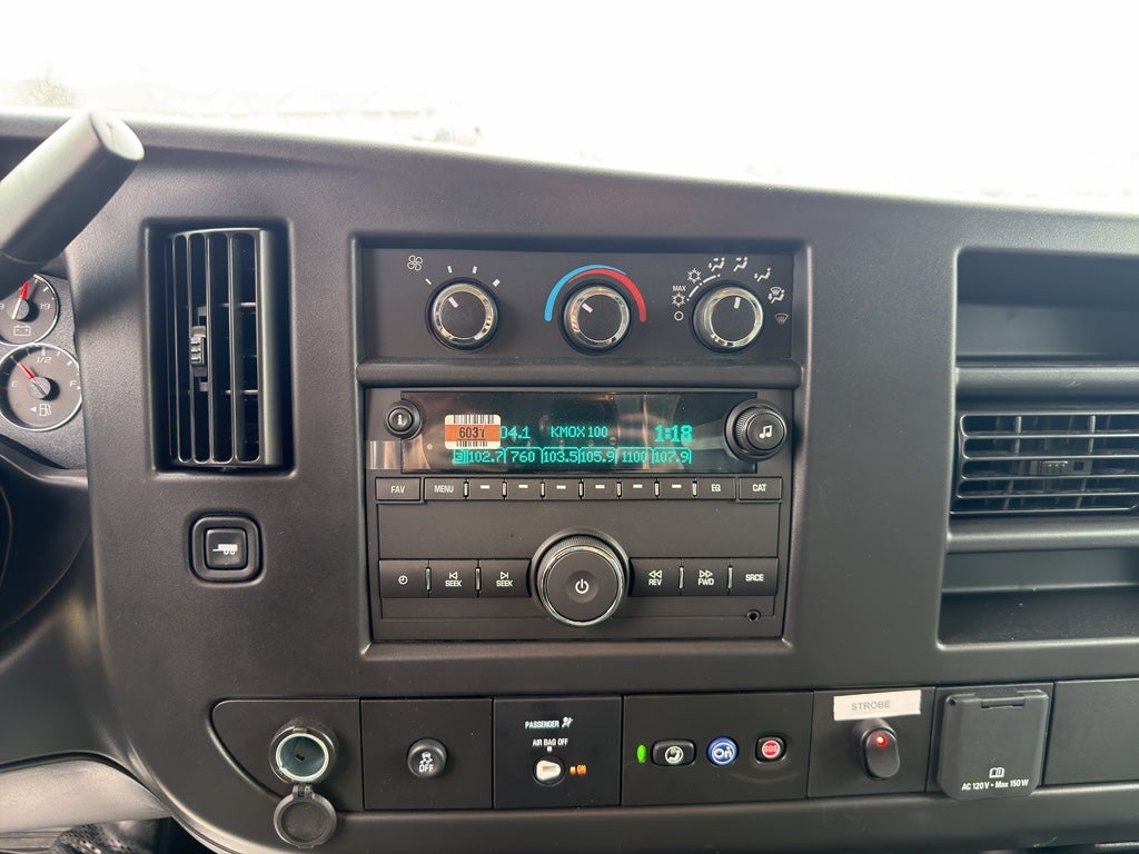 2026 Chevrolet Express Cutaway 3500 1WT