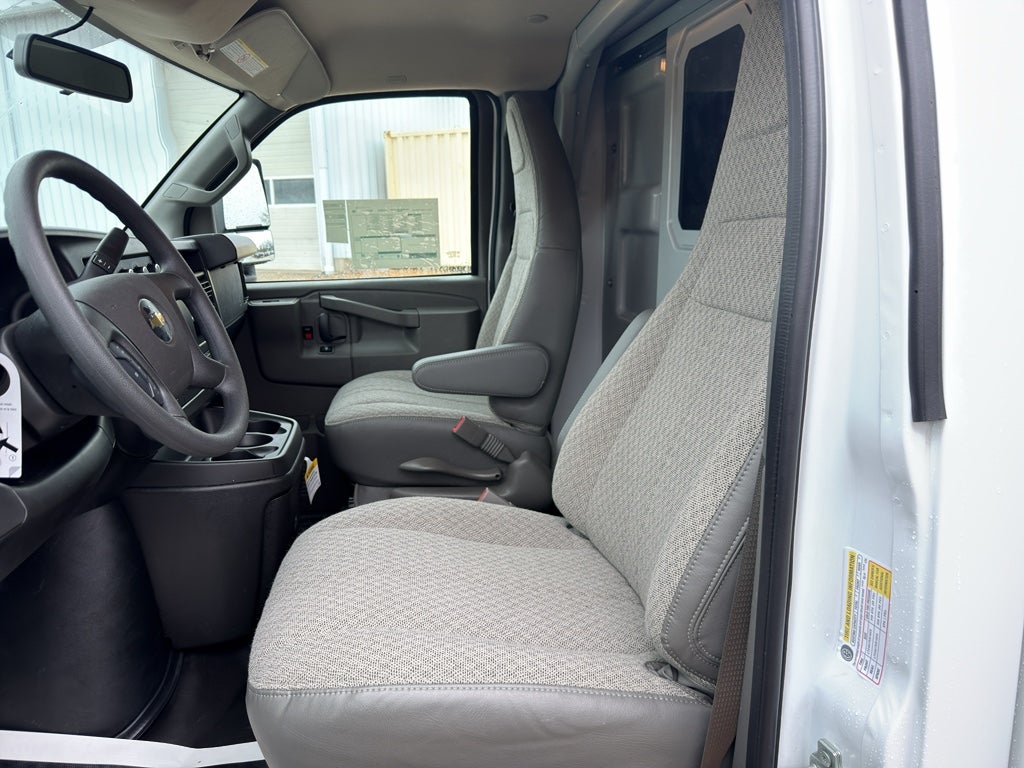 2026 Chevrolet Express Cutaway 3500 1WT