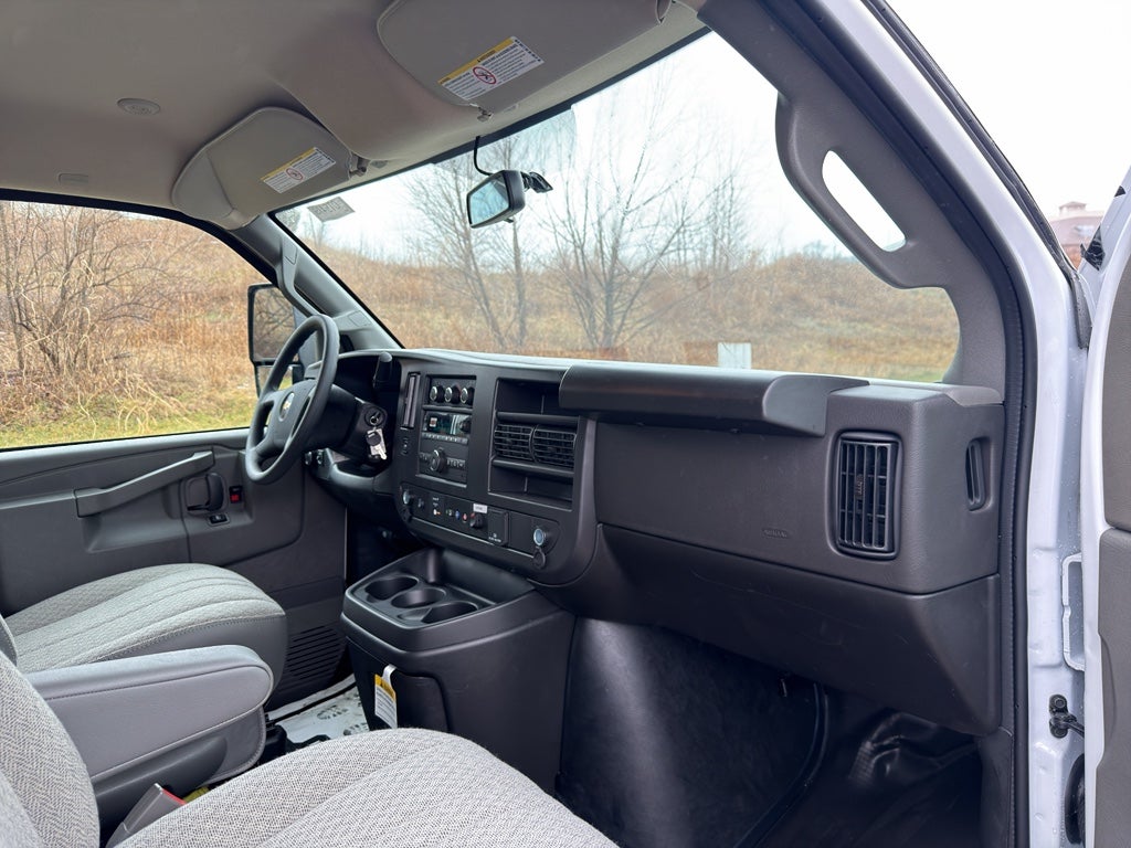 2026 Chevrolet Express Cutaway 3500 1WT