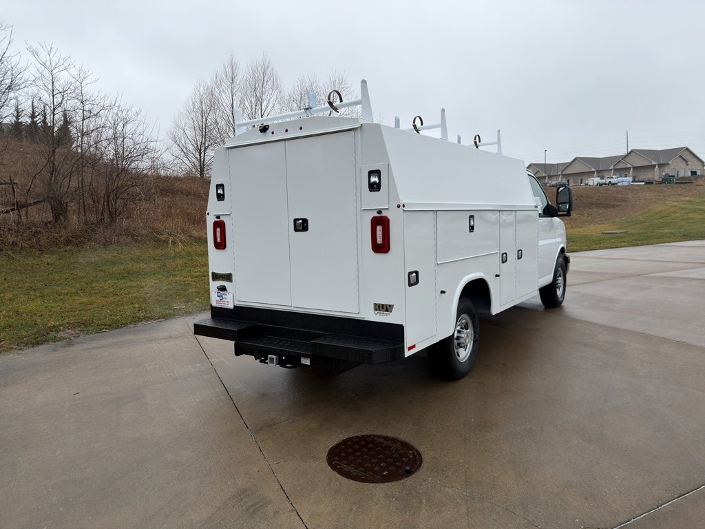 2026 Chevrolet Express Cutaway 3500 1WT