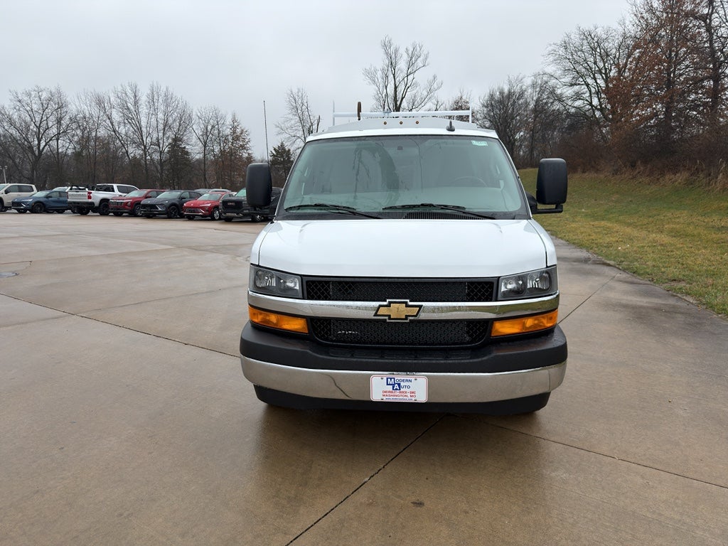 2026 Chevrolet Express Cutaway 3500 1WT