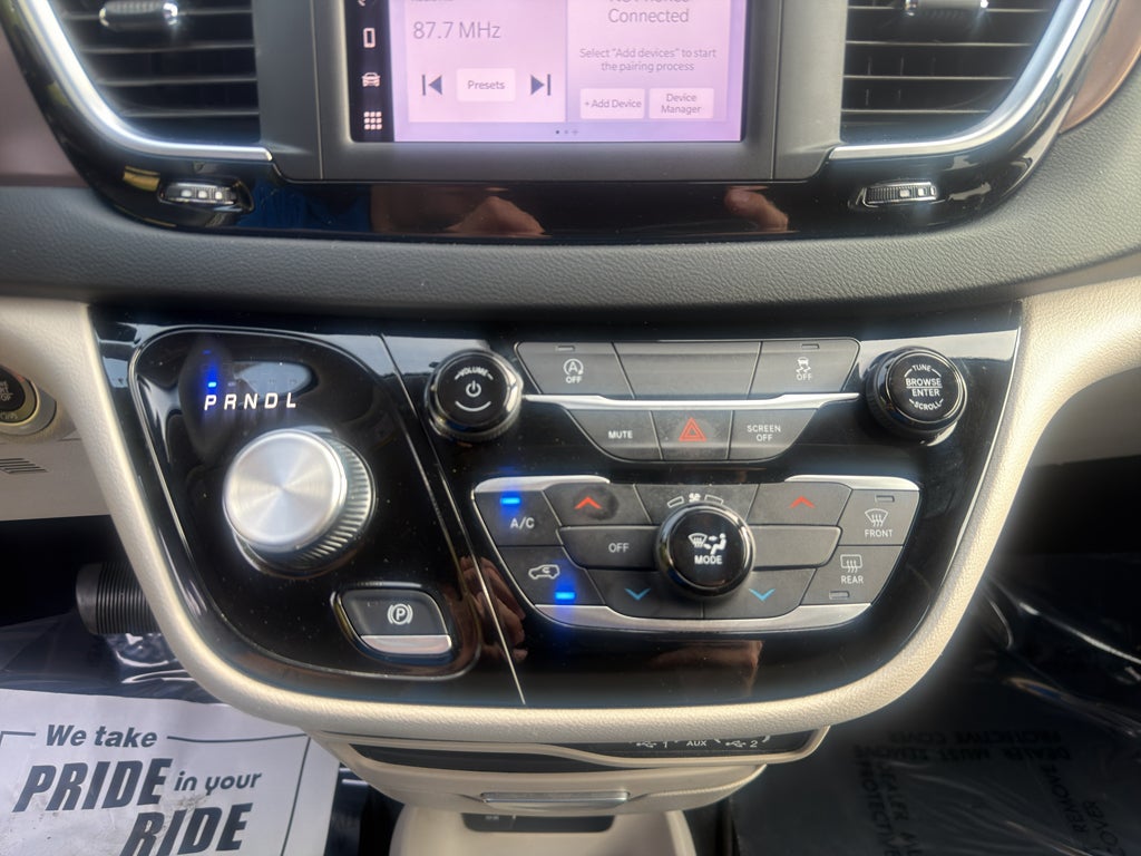 2023 Chrysler Voyager LX