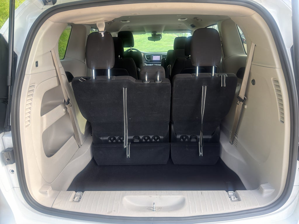2023 Chrysler Voyager LX