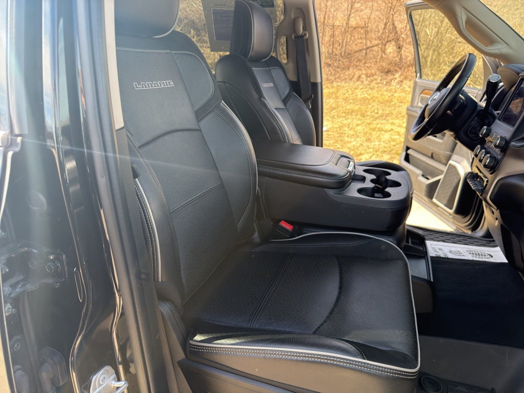 2022 RAM 3500 Laramie Crew Cab 4x4 8' Box