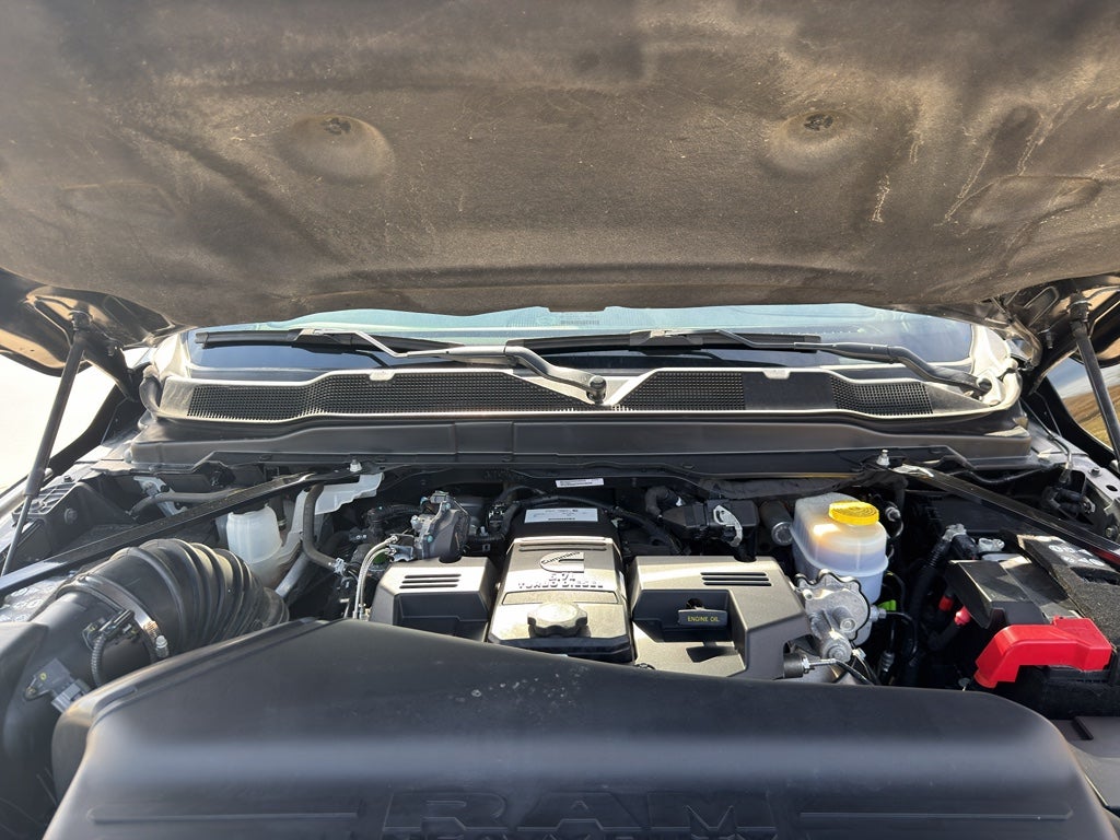 2022 RAM 3500 Laramie Crew Cab 4x4 8' Box