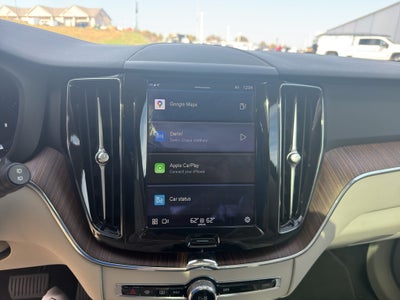 2022 Volvo XC60 B5 Momentum