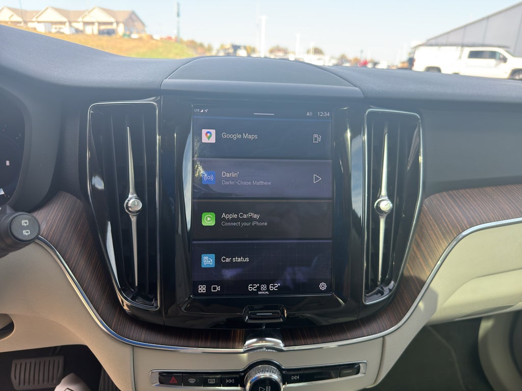 2022 Volvo XC60 B5 Momentum