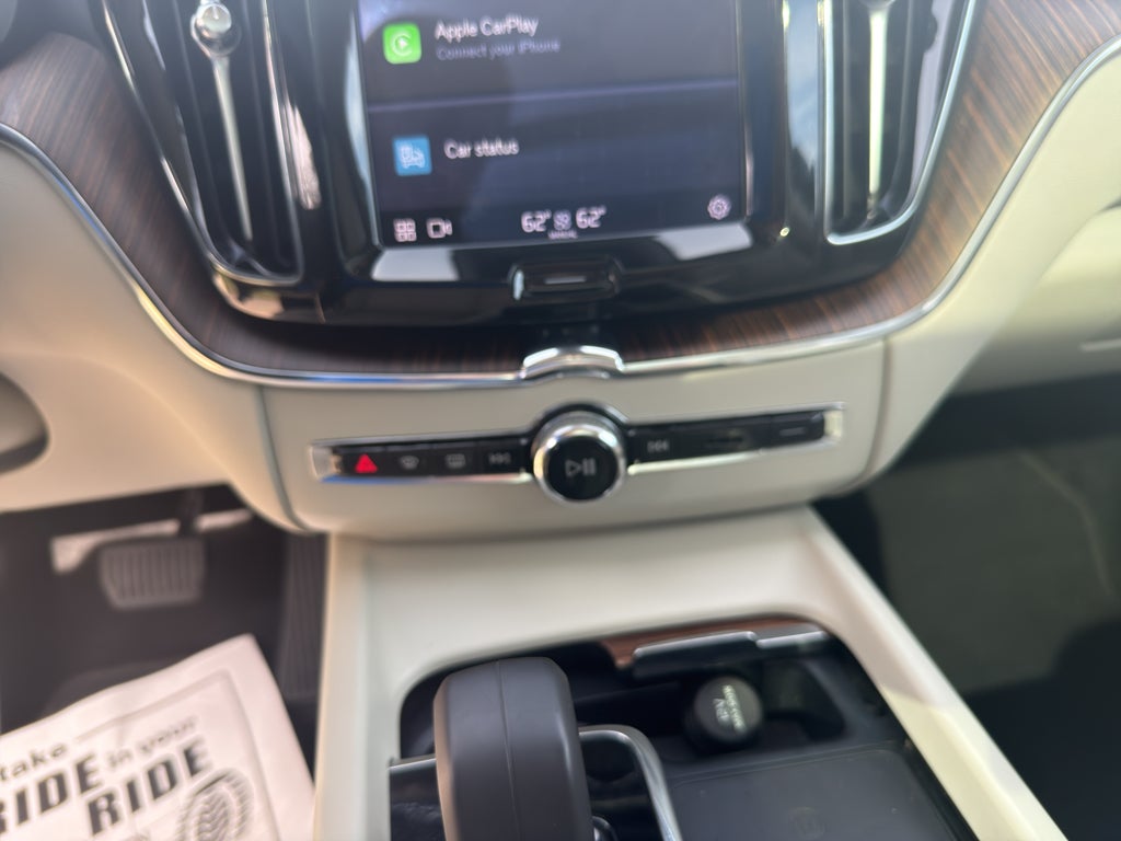 2022 Volvo XC60 B5 Momentum