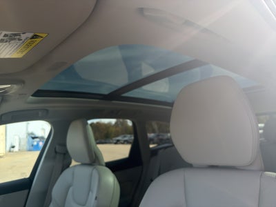 2022 Volvo XC60 B5 Momentum