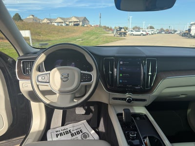 2022 Volvo XC60 B5 Momentum