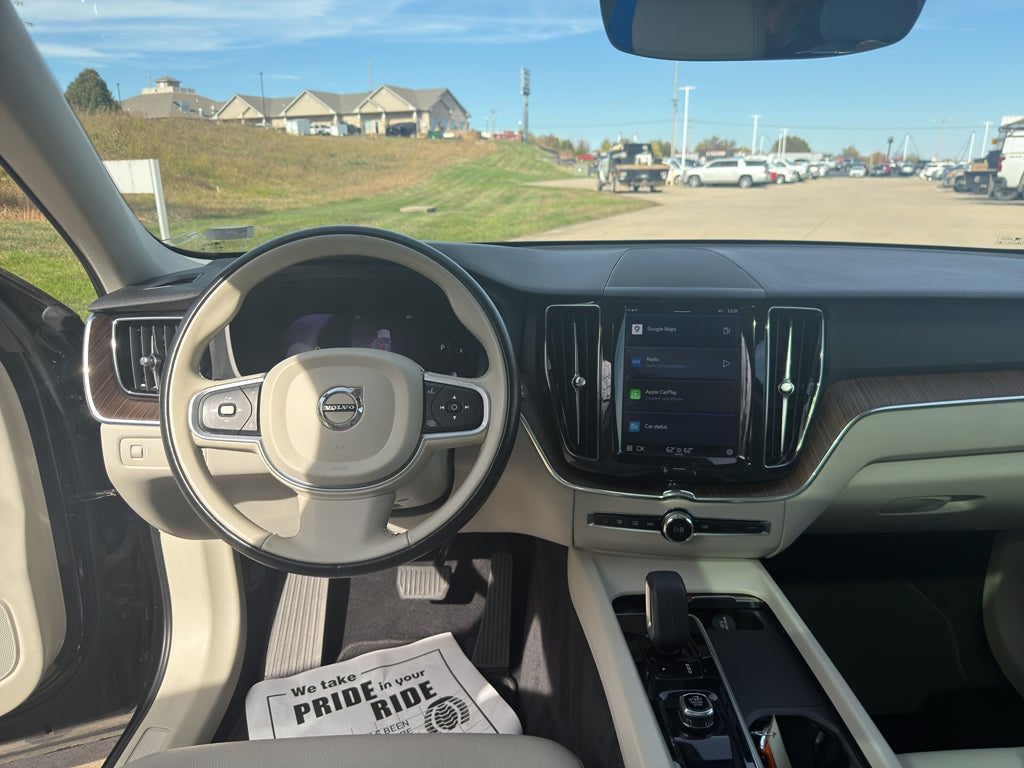 2022 Volvo XC60 B5 Momentum