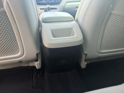 2022 Volvo XC60 B5 Momentum