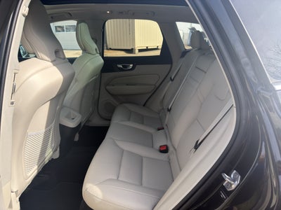2022 Volvo XC60 B5 Momentum