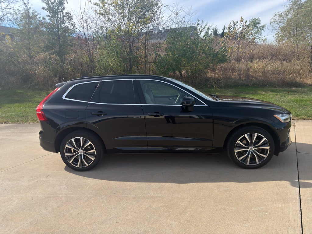 2022 Volvo XC60 B5 Momentum